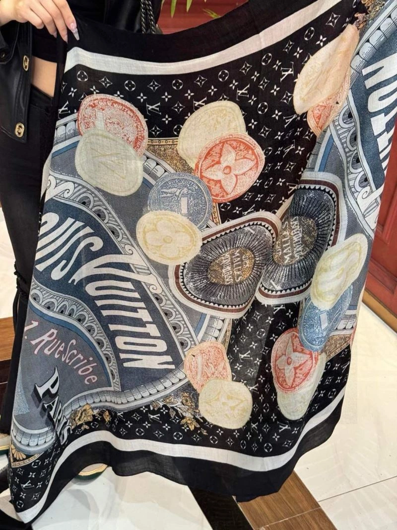 Flexible Louis Vuitton Scarf 270899