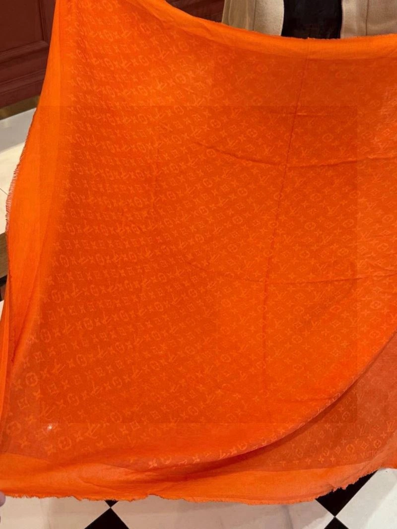 Soft Louis Vuitton Scarf 270897