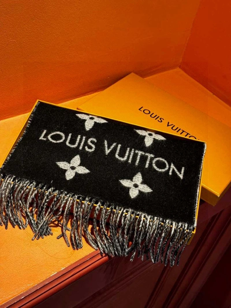 Versatile Louis Vuitton Scarf 270896