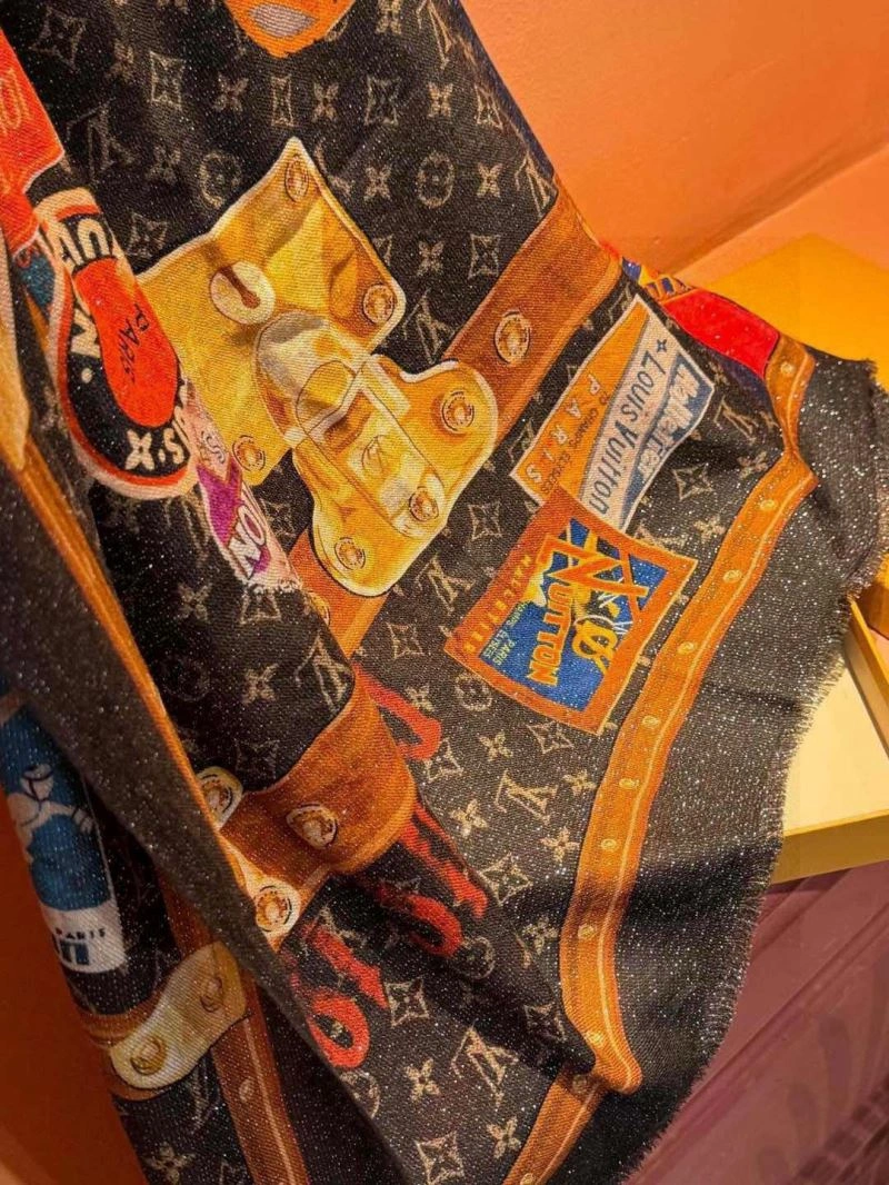 EyeCatching Louis Vuitton Scarf 270893