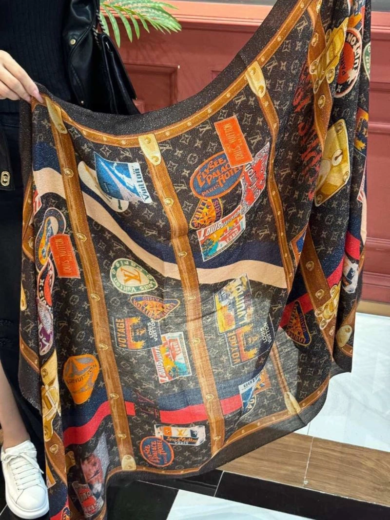 EyeCatching Louis Vuitton Scarf 270893