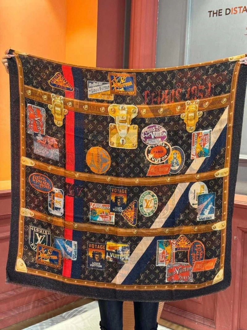 EyeCatching Louis Vuitton Scarf 270893