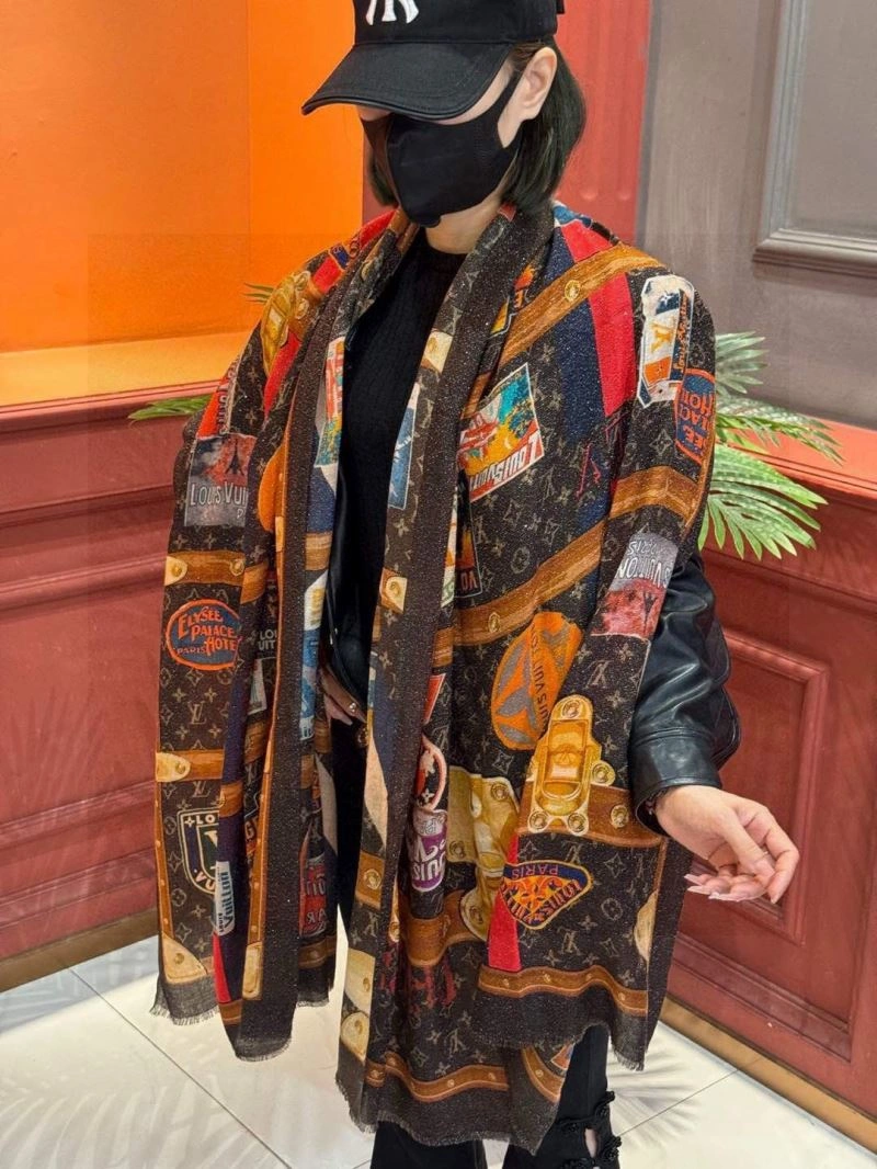 EyeCatching Louis Vuitton Scarf 270893