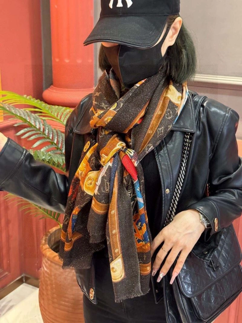 EyeCatching Louis Vuitton Scarf 270893
