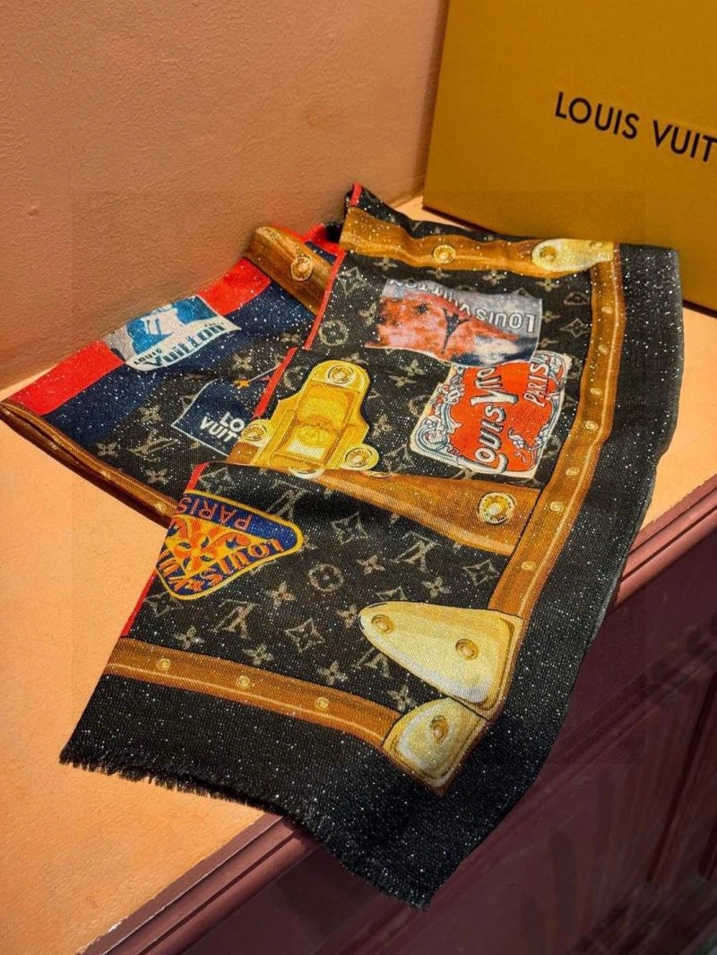 EyeCatching Louis Vuitton Scarf 270893