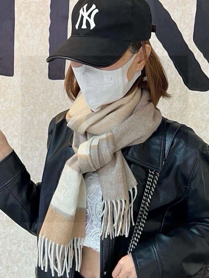 Louis Vuitton Scarf Breathable 270887
