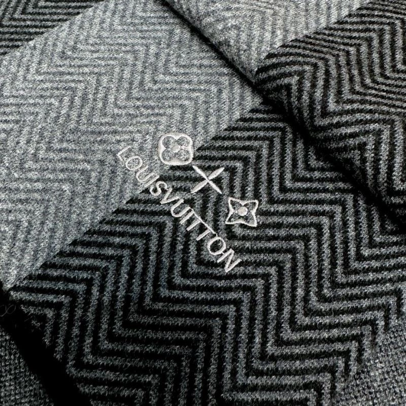 Elegant Louis Vuitton Scarf 270881