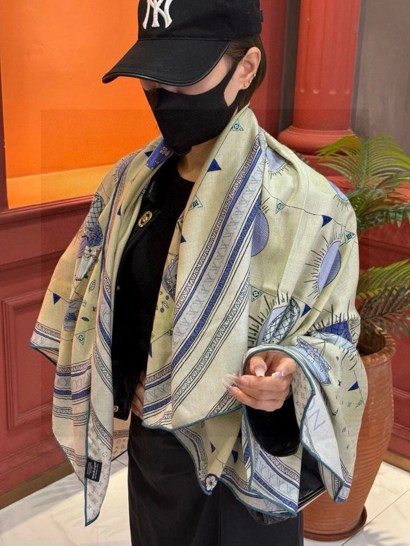 Louis Vuitton Scarf Durable 270868
