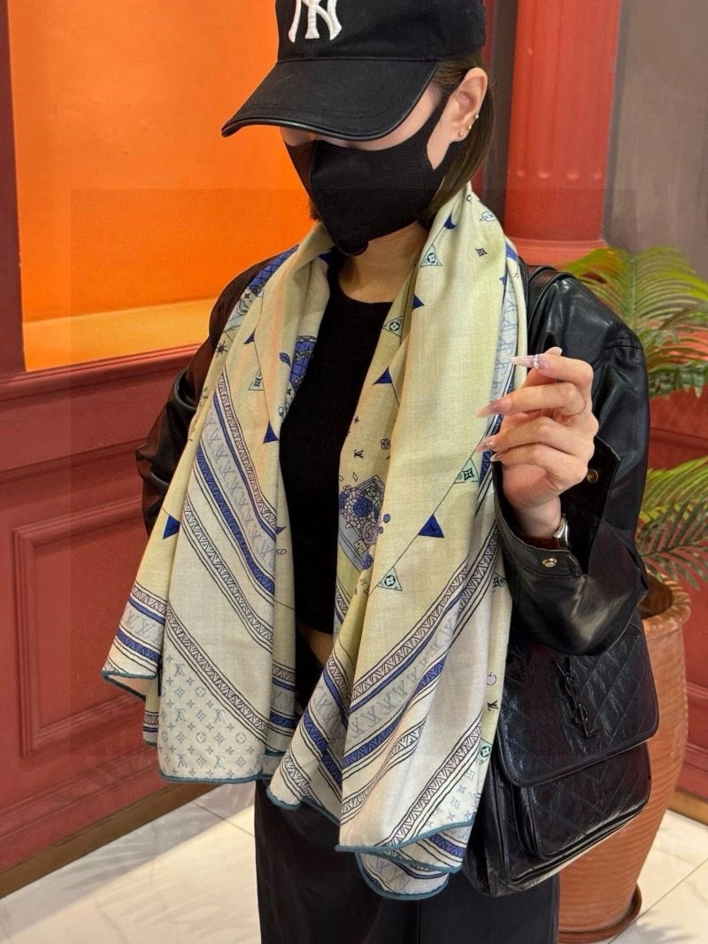 Louis Vuitton Scarf Durable 270868