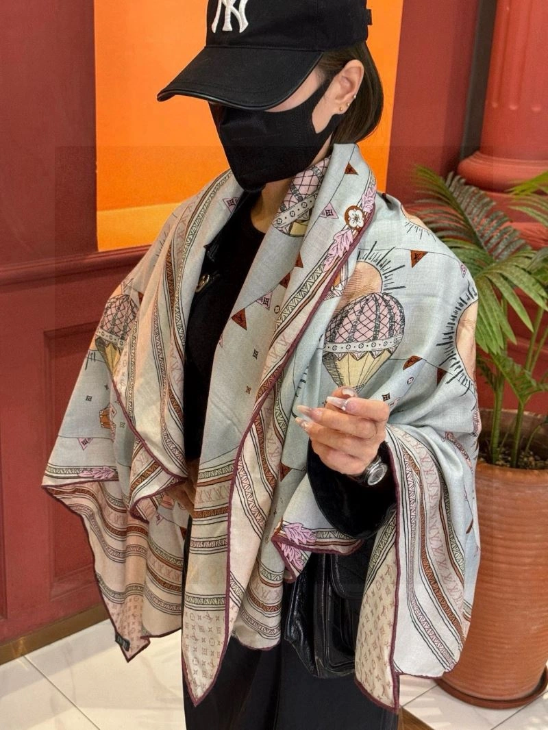 Breathable Louis Vuitton Scarf 270873