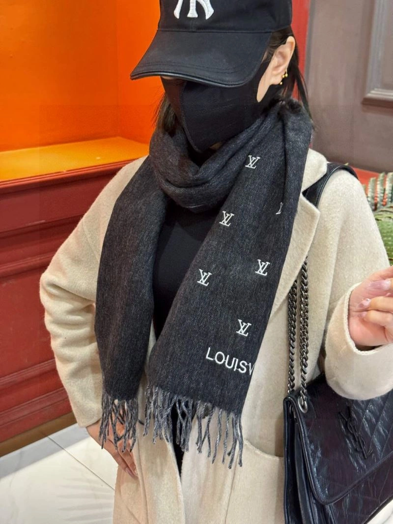 Louis Vuitton Scarf MultiPurpose 270877