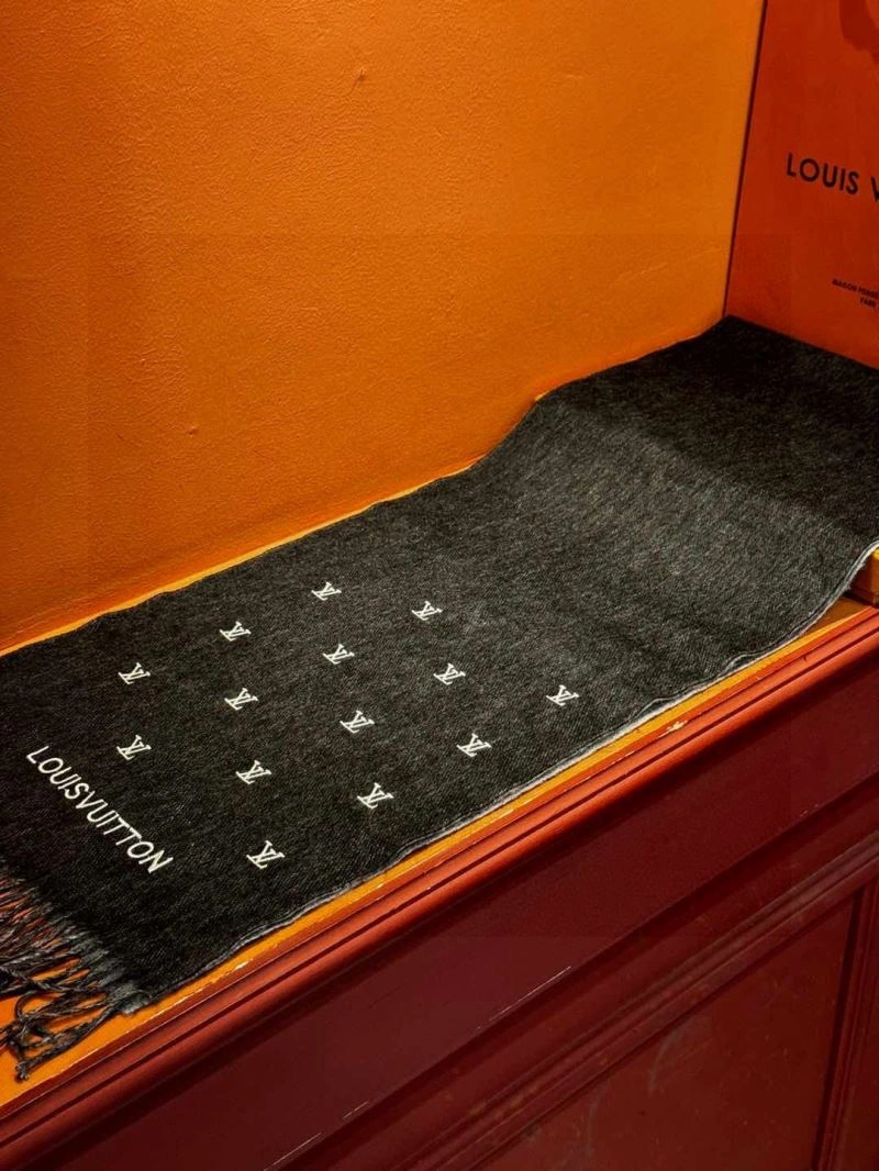 Louis Vuitton Scarf MultiPurpose 270877