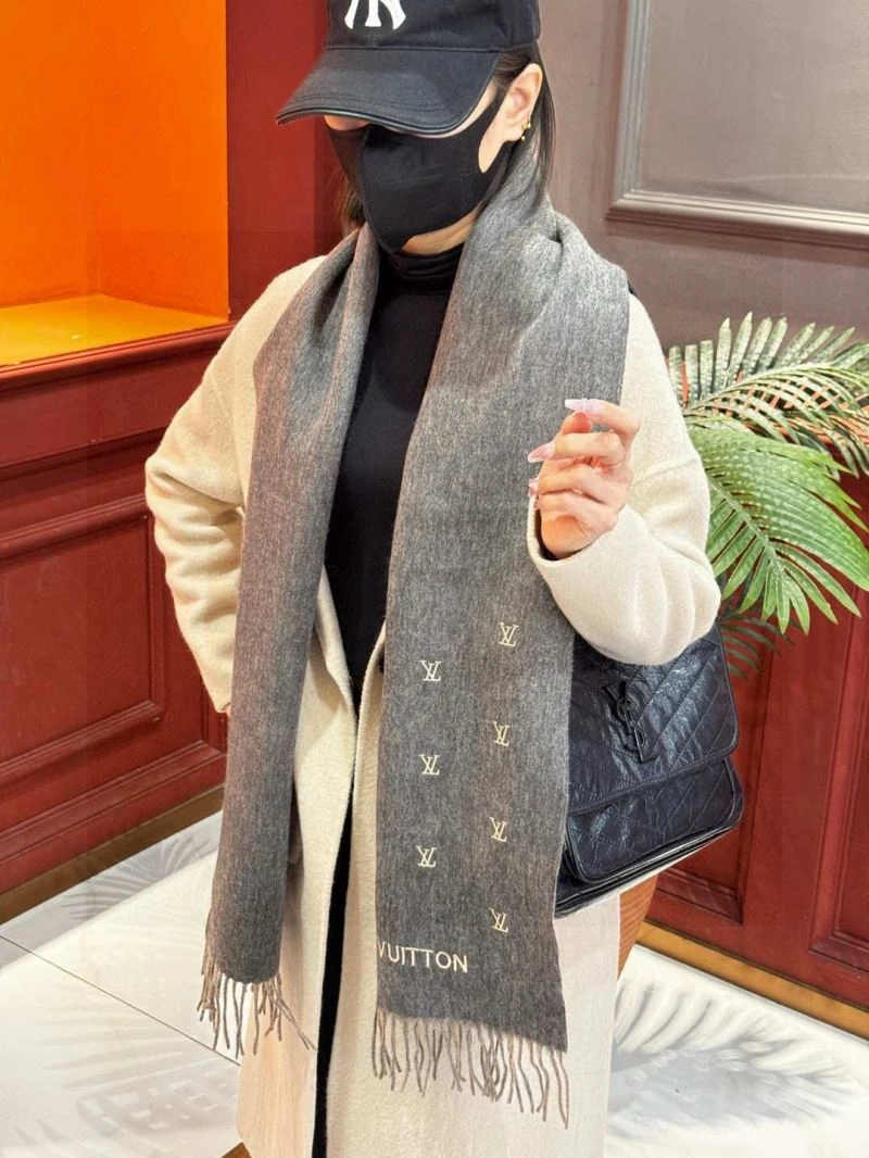 Lightweight Louis Vuitton Scarf 270861