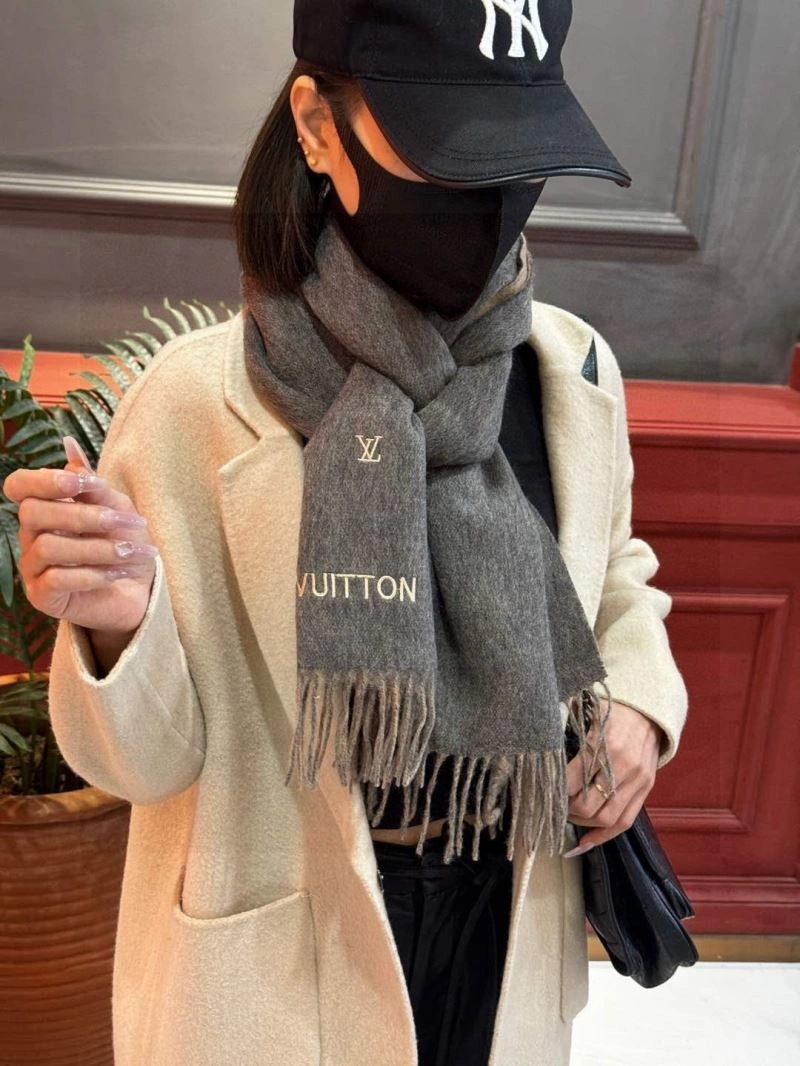 Lightweight Louis Vuitton Scarf 270861