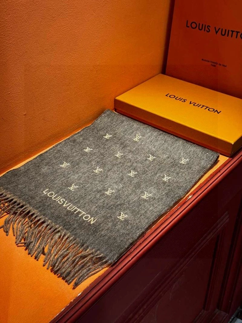 Lightweight Louis Vuitton Scarf 270861