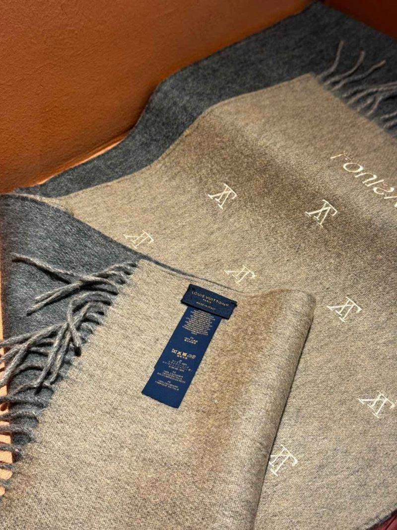 Lightweight Louis Vuitton Scarf 270861