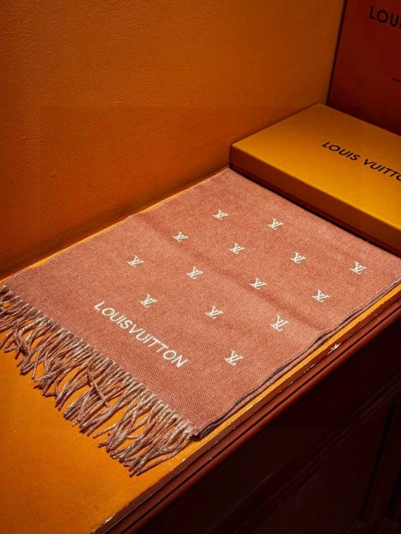 Snug Louis Vuitton Scarf 270863