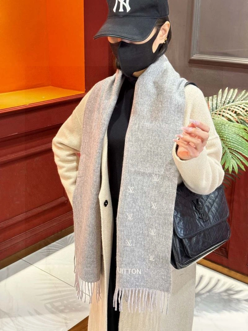 Louis Vuitton Scarf Colorful 270860