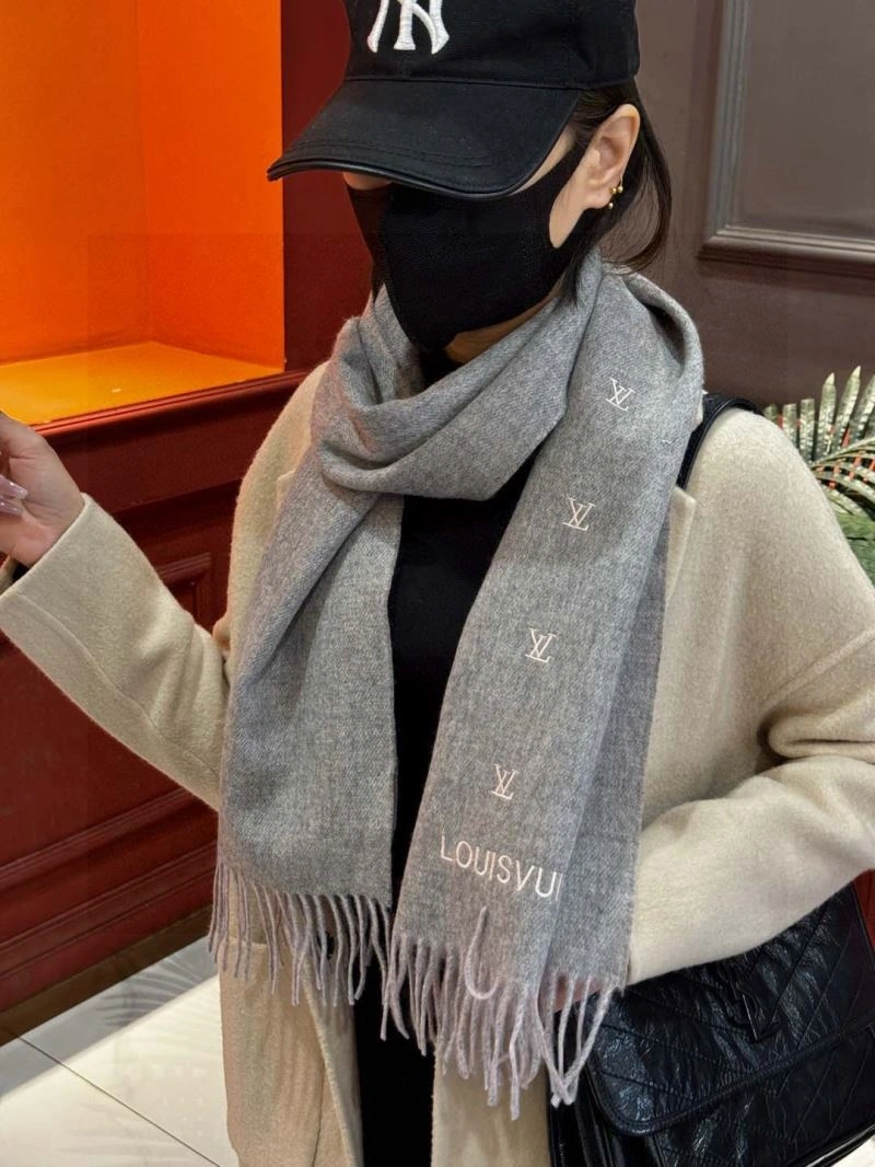 Louis Vuitton Scarf Colorful 270860