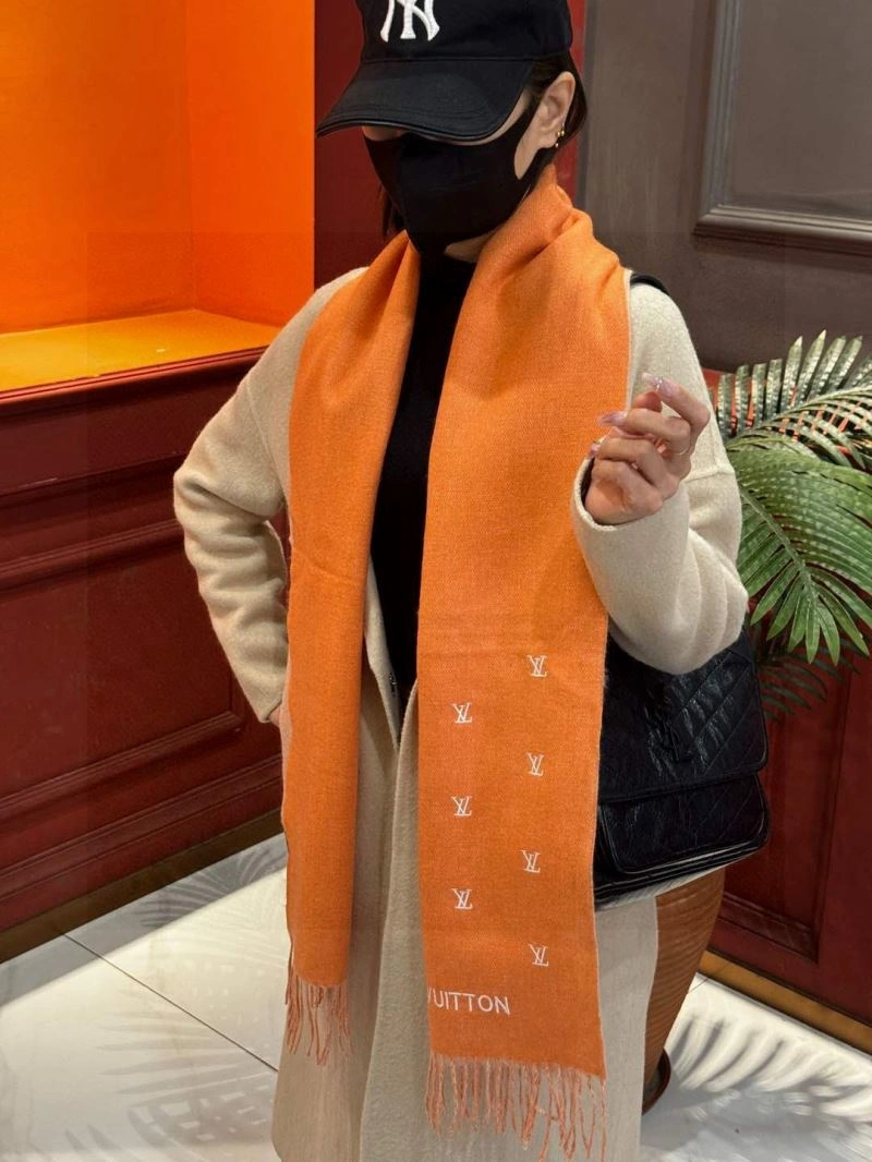 Seasonal Louis Vuitton Scarf 270858