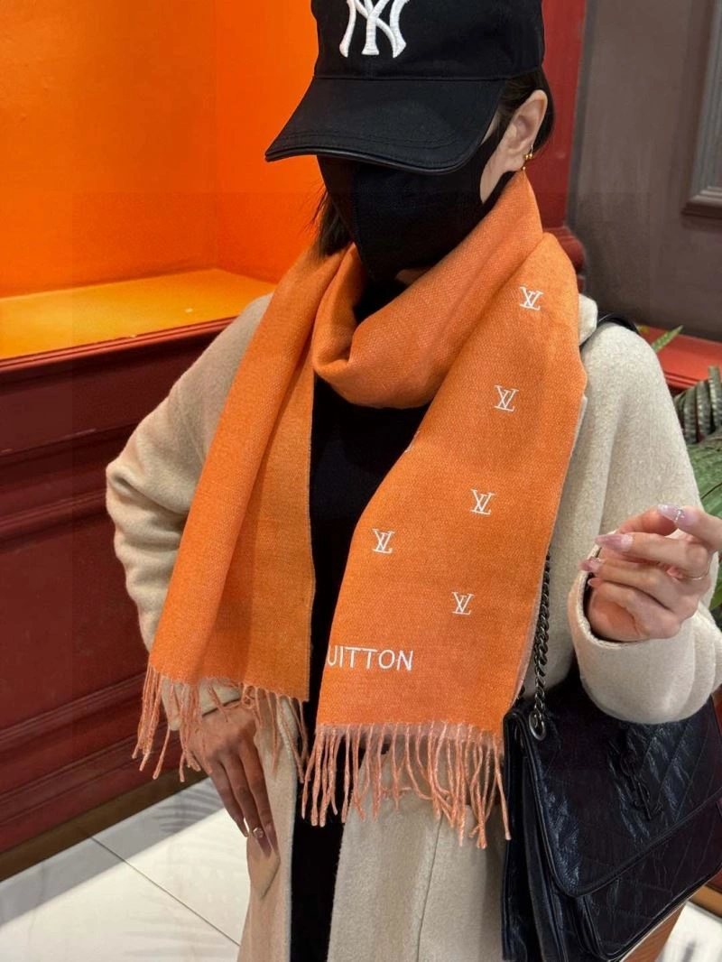 Seasonal Louis Vuitton Scarf 270858