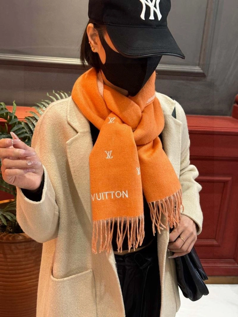 Seasonal Louis Vuitton Scarf 270858