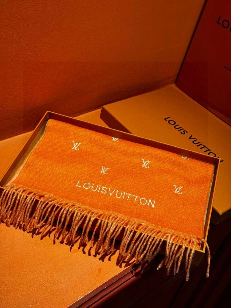 Seasonal Louis Vuitton Scarf 270858