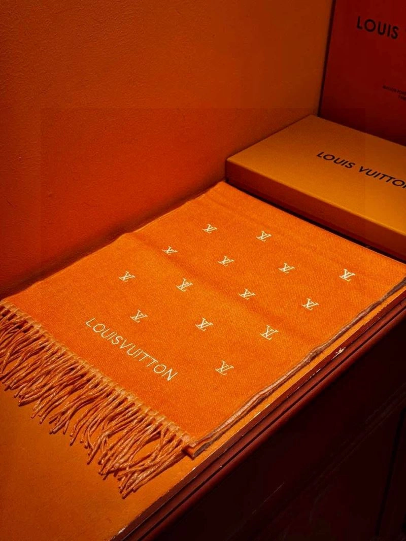 Seasonal Louis Vuitton Scarf 270858