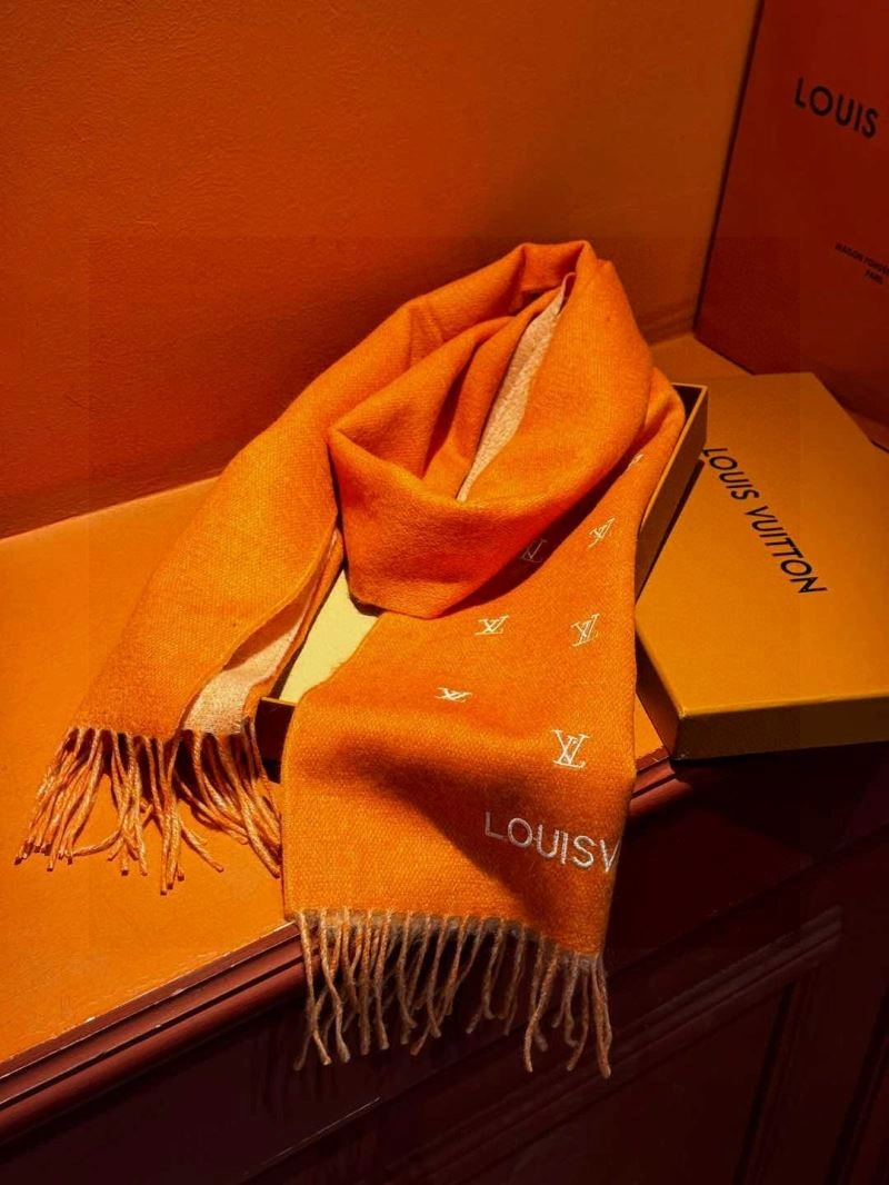 Seasonal Louis Vuitton Scarf 270858