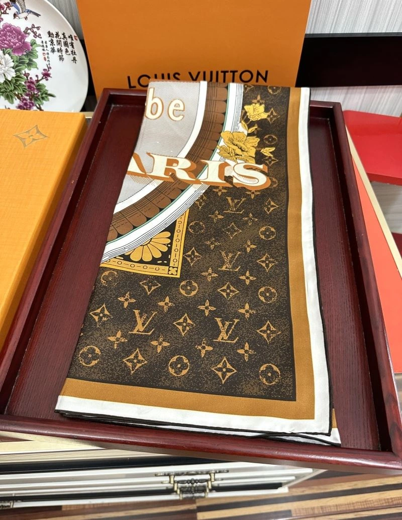 RelaxedFit Louis Vuitton Scarf 270855