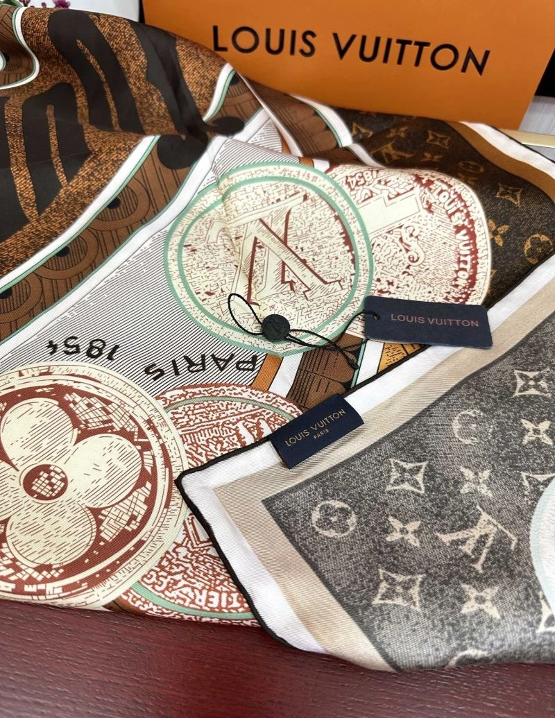 RelaxedFit Louis Vuitton Scarf 270855