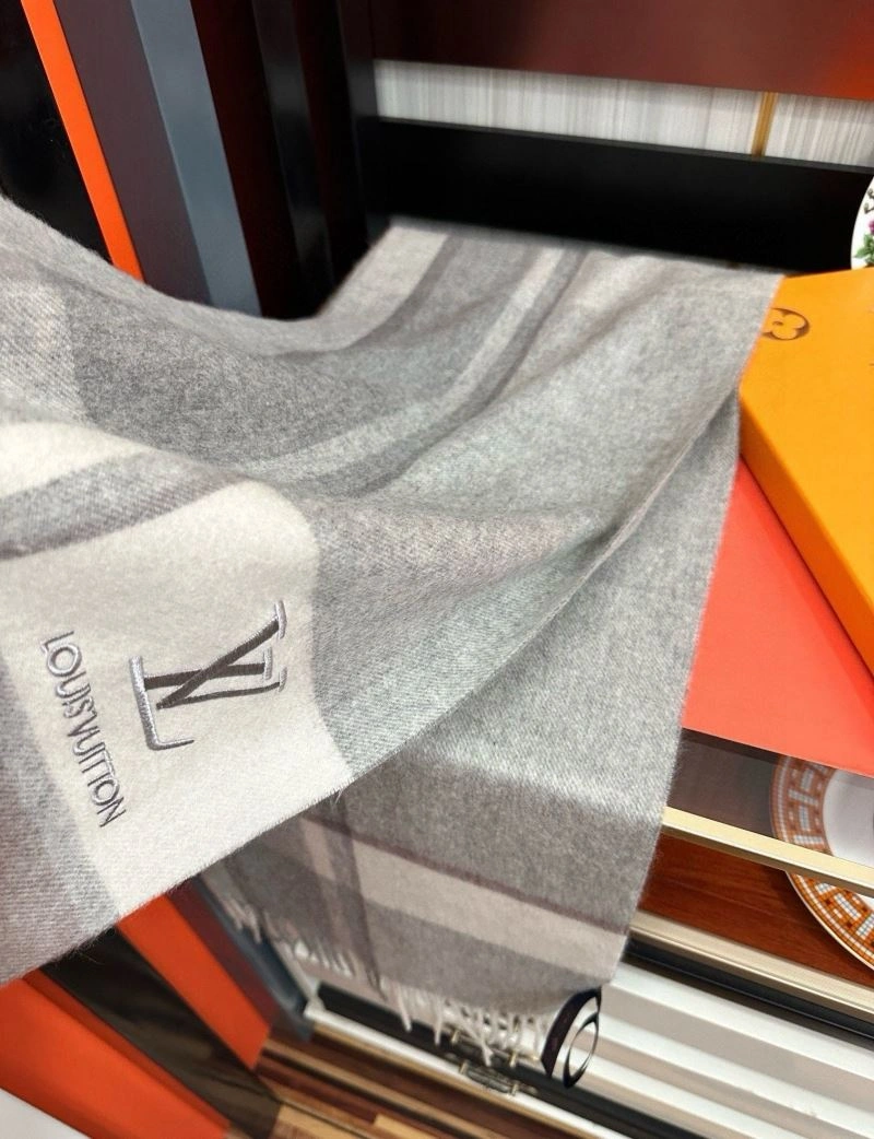 Louis Vuitton Scarf Fashionable 270838
