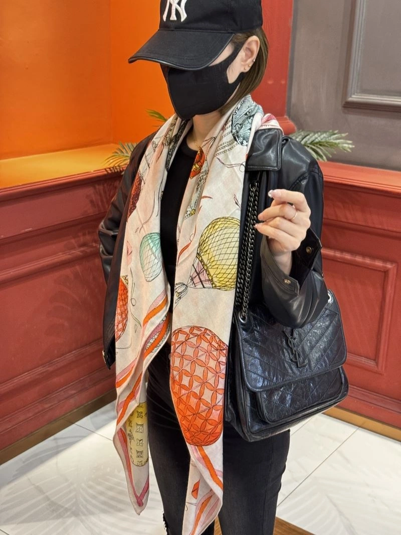 Louis Vuitton Scarf Sleek 271514
