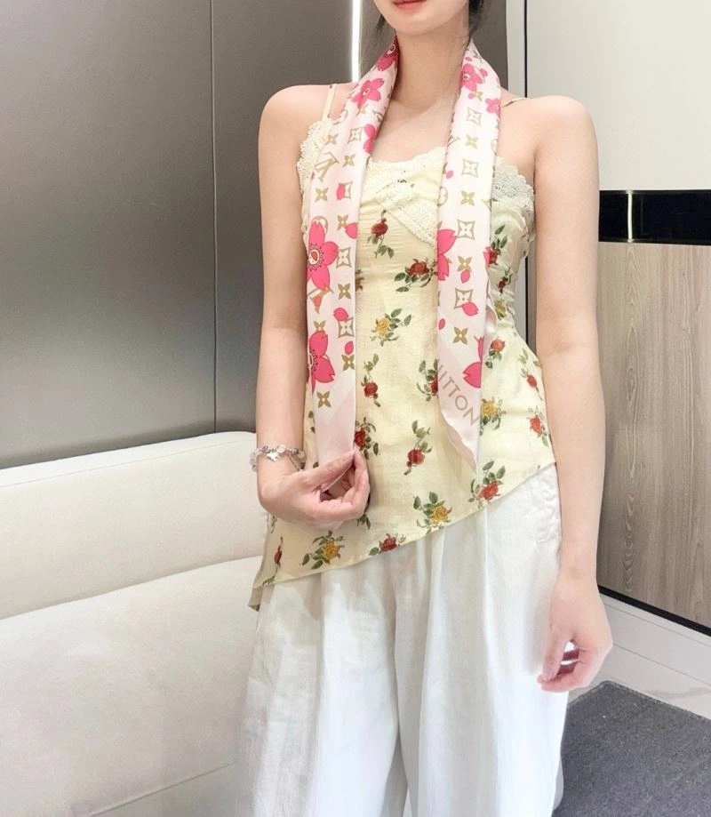 MultiPurpose Louis Vuitton Scarf 271518