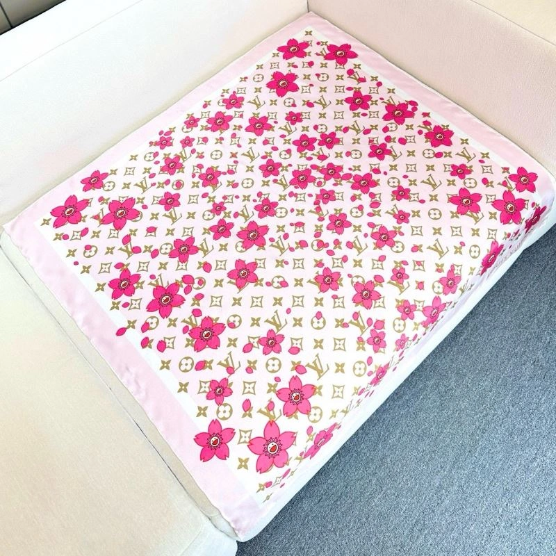 MultiPurpose Louis Vuitton Scarf 271518