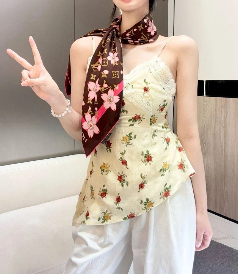 Snug Louis Vuitton Scarf 271512
