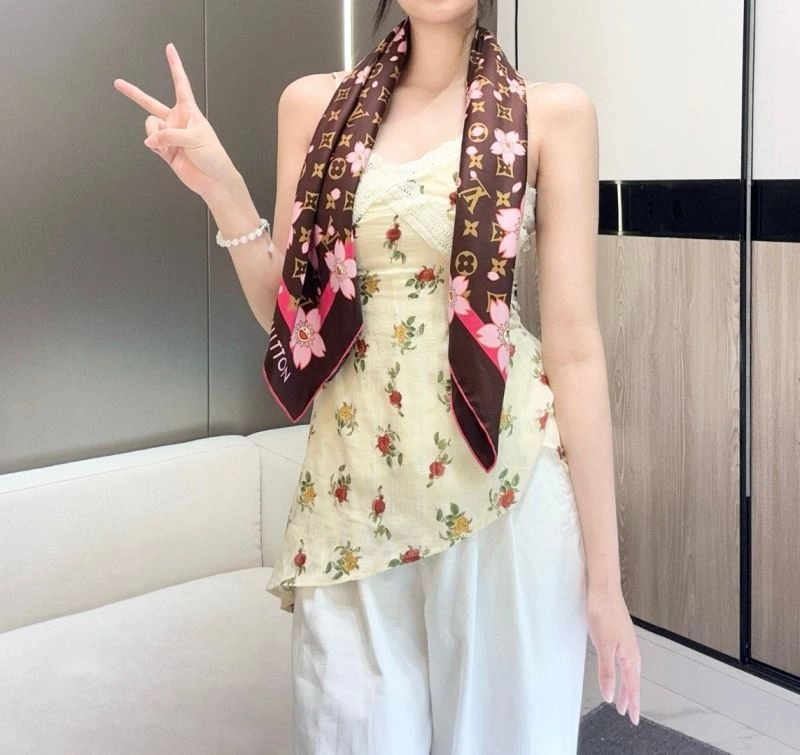 Snug Louis Vuitton Scarf 271512