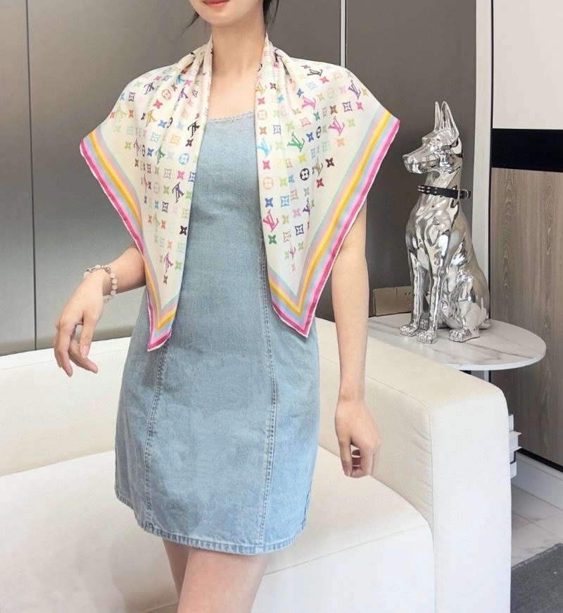 Lightweight Louis Vuitton Scarf 271469
