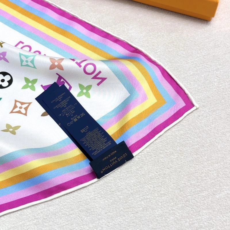 Lightweight Louis Vuitton Scarf 271469