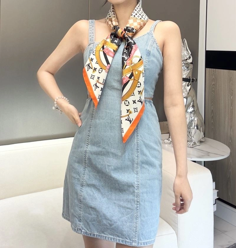 Minimalist Louis Vuitton Scarf 271463