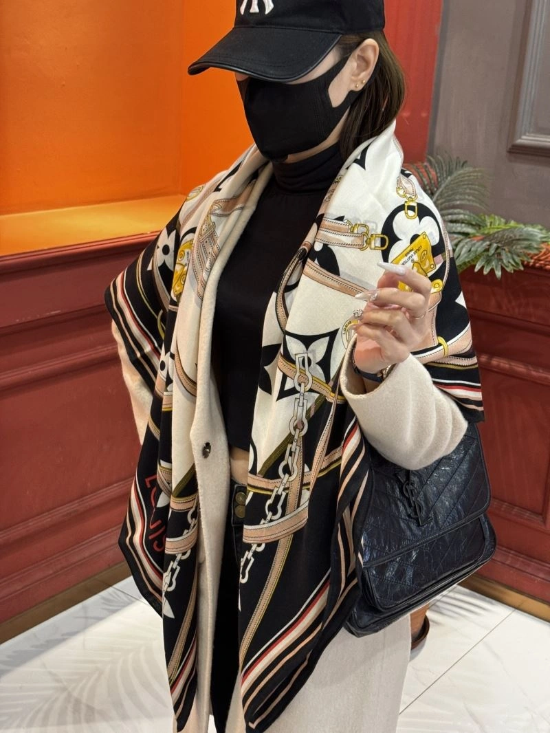 Louis Vuitton Scarf SunProtective 271418