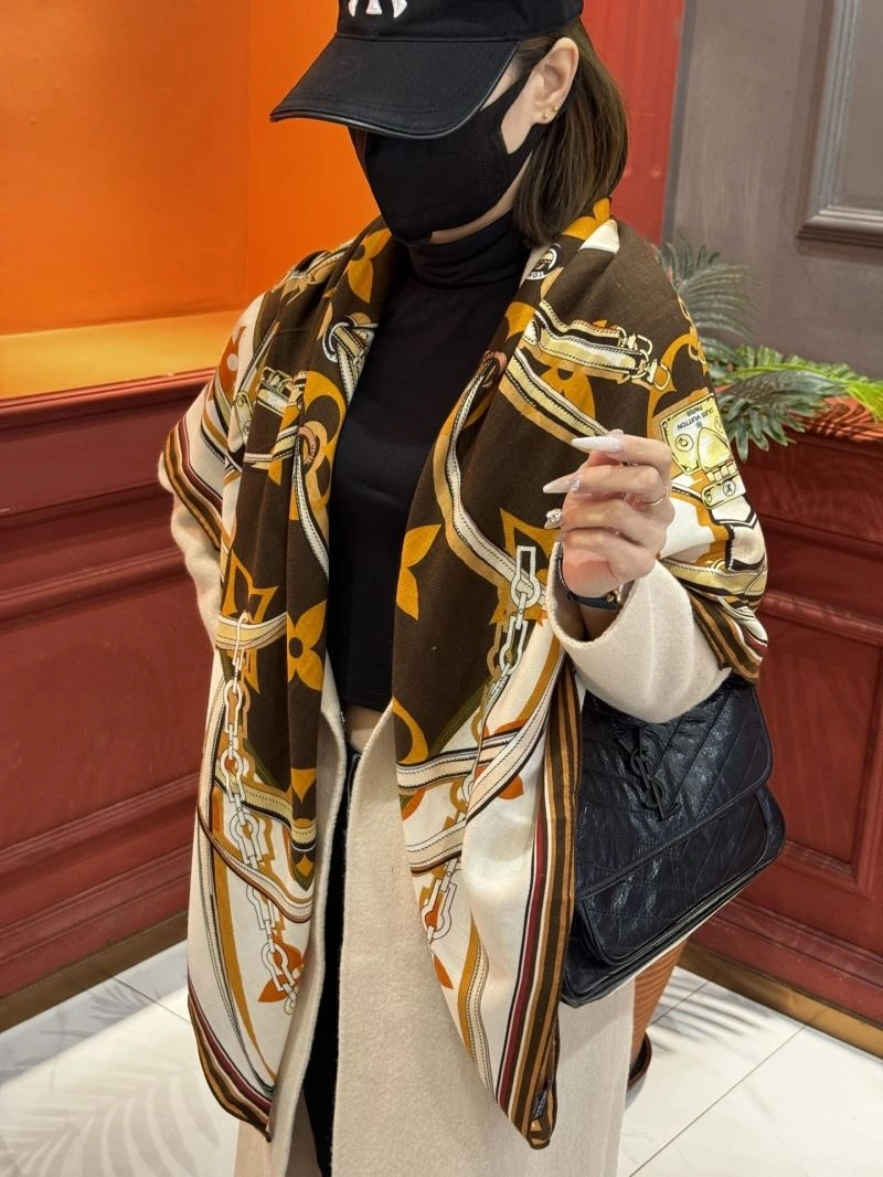 Louis Vuitton Scarf ZipUp 271427