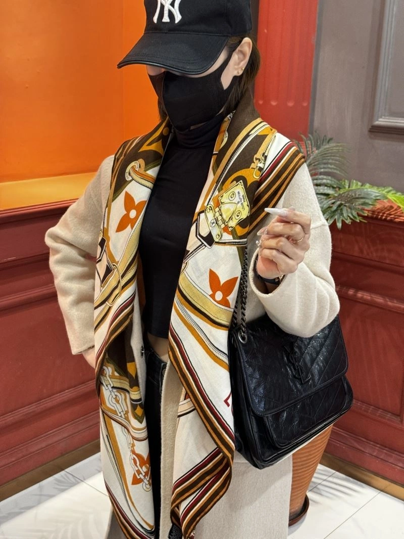Louis Vuitton Scarf ZipUp 271427