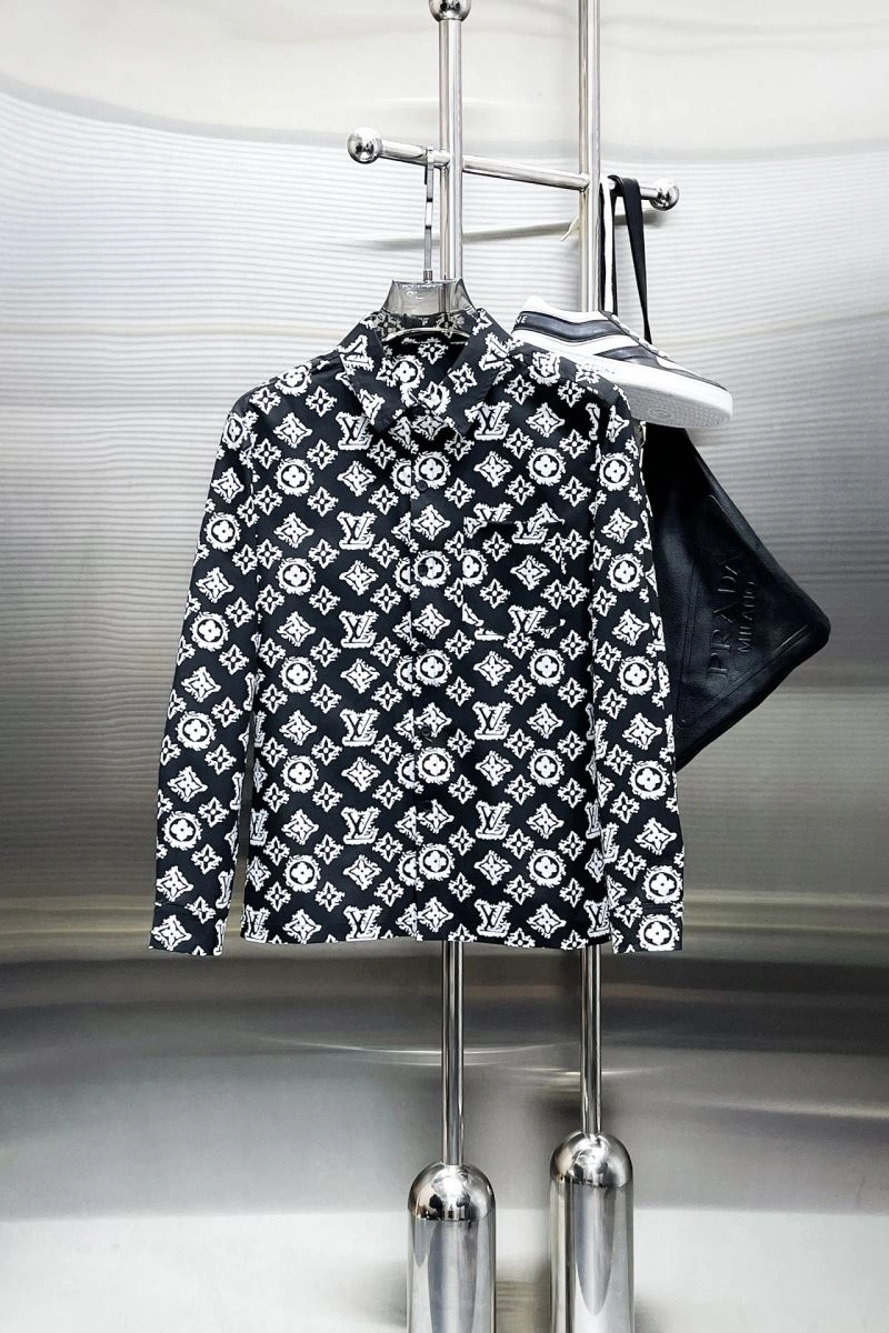 Sporty Louis Vuitton Shirts 137513
