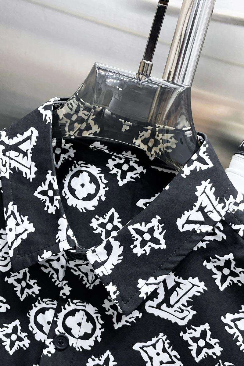 Sporty Louis Vuitton Shirts 137513