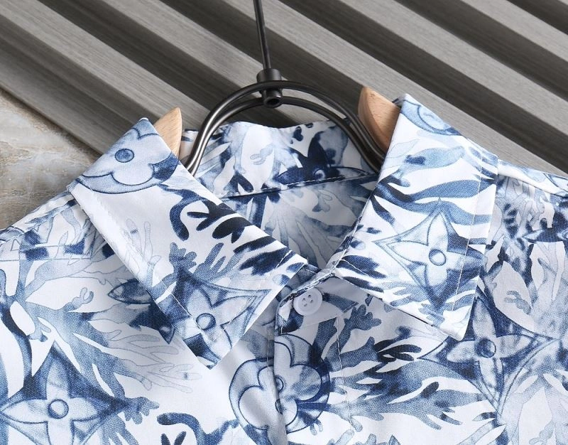 Seasonal Louis Vuitton Shirts 136466