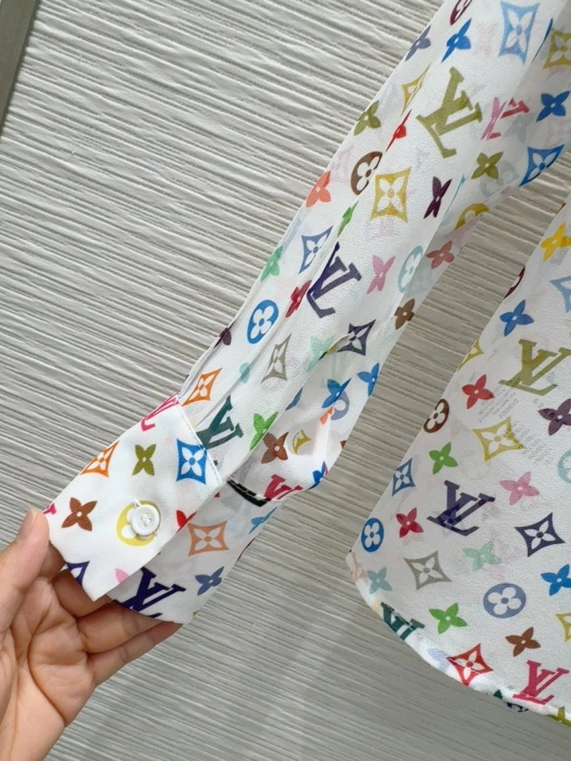 Lightweight Louis Vuitton Shirts 131743