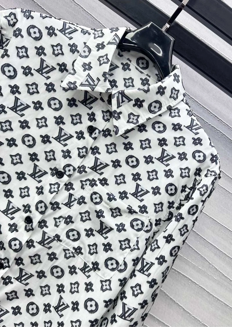 Functional Louis Vuitton Shirts 130679