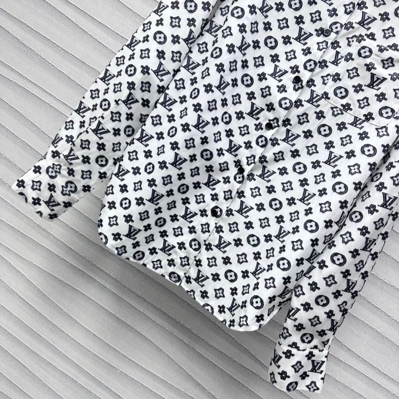 Functional Louis Vuitton Shirts 130679
