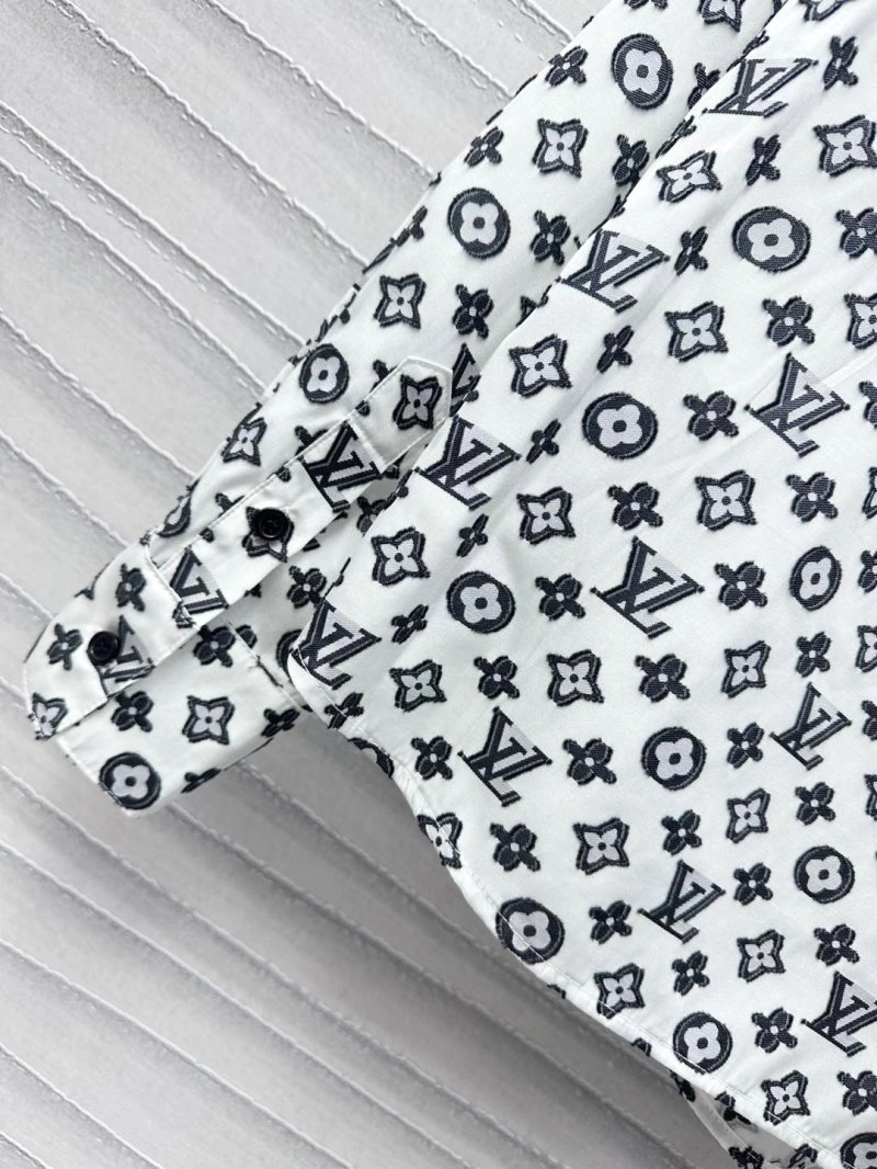 Functional Louis Vuitton Shirts 130679